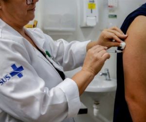 Vacina contra a dengue chega em MT na prxima semana