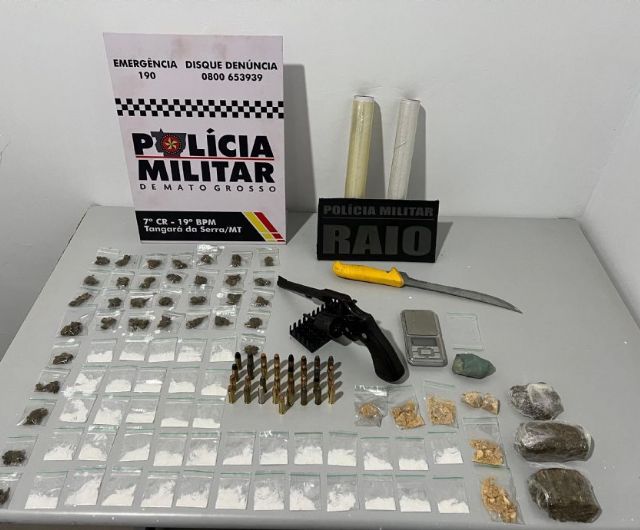 PM apreende 86 porções de drogas, 33 munições, arma e prende suspeito por tráfico e porte ilegal