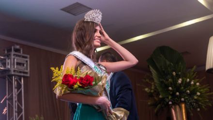 Gabriela Guimares  eleita Miss Cuiab 2020