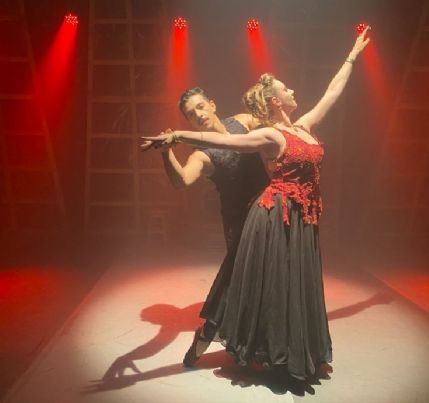 Espetáculo de balé 'Baile dos Vampiros' sobe ao palco do Cine Teatro neste domingo