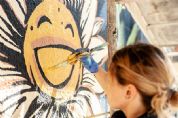 Polnia ganha mural que purifica o ar com efeito equivalente a 720 rvores