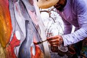 Artista leiloa obras feitas com cinza, terra e carvo 'para que Pantanal renasa'