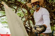 Artista leiloa obras feitas com cinza, terra e carvo 'para que Pantanal renasa'
