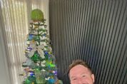 <Font color=Orange> Fotos </font color> | Artista de Mato Grosso cria a primeira rvore de Natal de bons do mundo