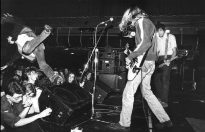 Fotgrafo revela imagens inditas do Nirvana de 1989; veja
