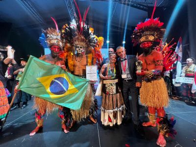 Flor Ribeirinha ganha trofu em festival internacional na Bulgria