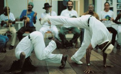 Projeto rene mestres de capoeira de MT e da Bahia em evento online