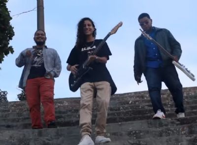 Trio de Cceres lana clipe sobre cano que debate racismo