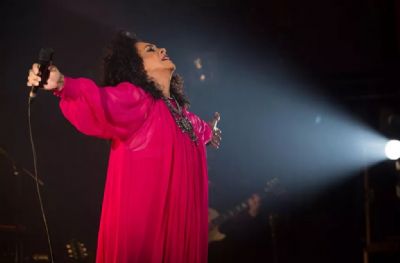 Celebre Gal Costa com uma lista das msicas mais marcantes da cantora que deixa saudades