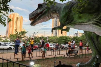 Rplicas animatrnicas de dinossauros chegam a Lucas do Rio Verde