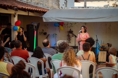 Praa de Oito Abril sedia shows de msicos imigrantes que escolheram Cuiab para recomeo