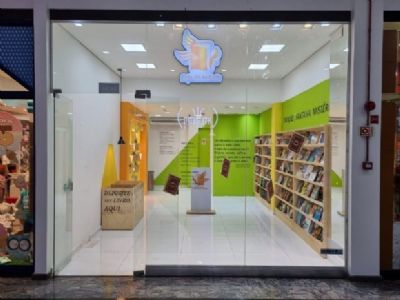 Shopping de Cuiab cria espao para pblico doar e pegar livros gratuitamente