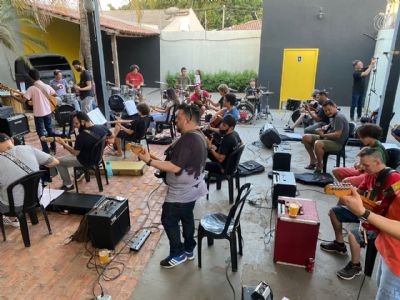 Cerca de 200 msicos tocam neste domingo em Cuiab, em homenagem a Renato Russo