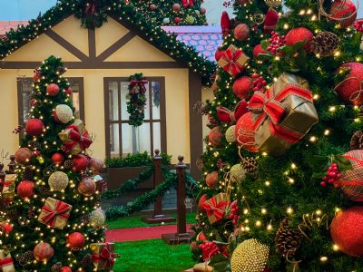 Vila de Natal com Papai Noel presencial  programao de Shopping de Cuiab