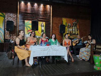 Cinco cantoras de Cuiab se juntam em show que homenageia as mulheres