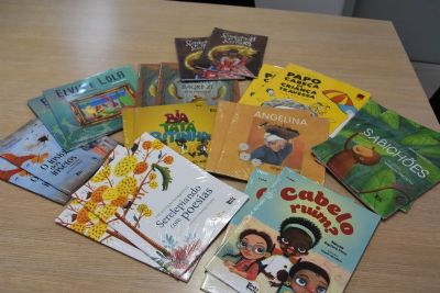 Projeto Cantinho Cuiabano leva livros infantis de escritores locais a 131 bibliotecas de escolas pblicas
