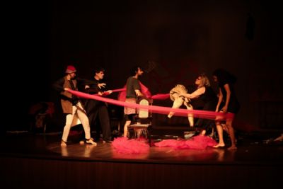 Arte-educador oferece curso de teatro em Cuiab a preo popular