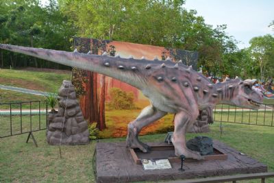 Fotos | Tem Vale dos Dinossauros no Parque Berneck, em VG