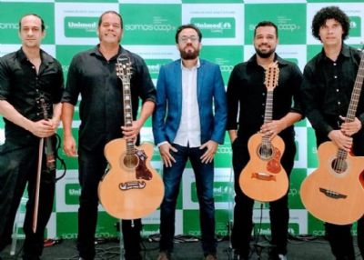 Quinteto faz show para pblico online e moradores de condomnio em Cuiab