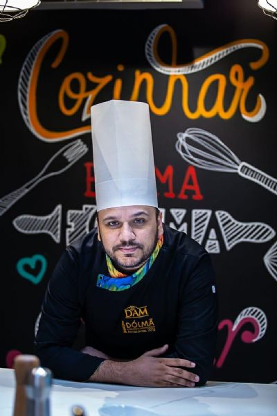 Chef inaugura espao de almoo caipira e bar sertanejo na Praa Popular