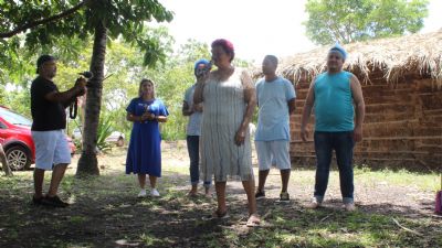 Projeto 'Poesia no Ar' leva performances poticas para comunidades da baixada cuiabana