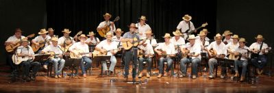 'Orquestra de Violas e Cultura Caipira de Valinhos' se apresenta no aniversrio de Nossa Senhora do Livramento
