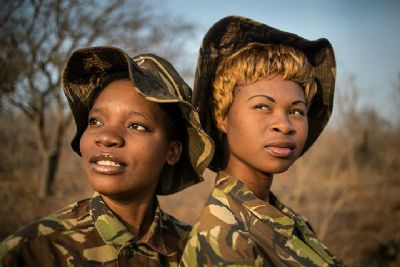 Black Mambas: mulheres africanas se unem em combate  caa de animais