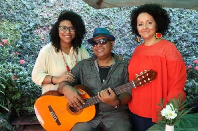 Trio Brasilis comemora 15 anos de samba e MPB com show drive-in