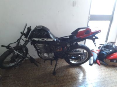 Polcia Civil descobre desmanche de veculos em Cuiab; peas e motocicletas so apreendidas