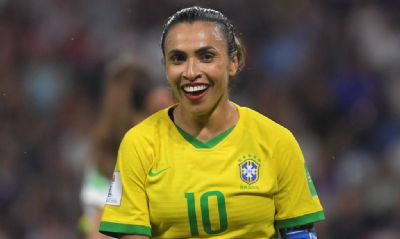 Marta se emociona, vai s lgrimas e faz desabafo aps eliminao na Copa do Mundo: 