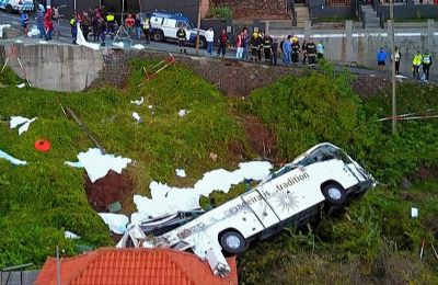 Acidente com nibus mata 28 em Portugal
