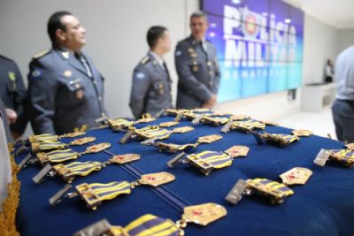 PM homenageia 85 autoridades militares e civis com medalha Mrito 4 Batalho