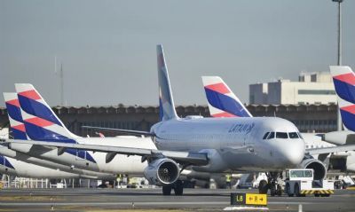 Com greve na Argentina, Latam e Gol cancelam voos para pas vizinho