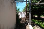 Comunidade sofre sem asfalto e vida de crianas  colocada em risco diariamente; fotos e vdeo