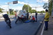Motociclista bate na traseira de veculo e fica ferido na Miguel Sutil; vdeo e fotos