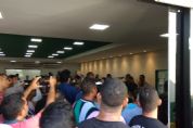 Ablio e Toninho levam manifestantes; cassao de vereador no entra em pauta; FOTOS E VDEOS