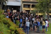 Estudantes fazem manifestao e cobram segurana no hospital universitrio da UFMT