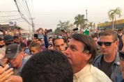 Bolsonaro  ovacionado e provoca aglomerao em Sinop - veja imagens
