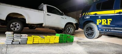 PRF apreende 60 kg de cocana em compartimento secreto de caminhonete