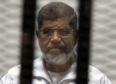 Morsi  enterrado discretamente no Cairo