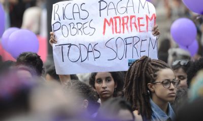 Uma em cada sete mulheres, aos 40 anos, j passou por aborto no Brasil