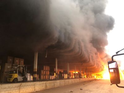 Bombeiros e Sema investigam danos causados por incndio em empresa de produtos qumicos