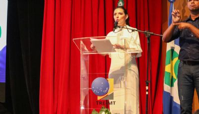 Janaina faz discurso em defesa das mulheres e defende respeito entre direita e esquerda