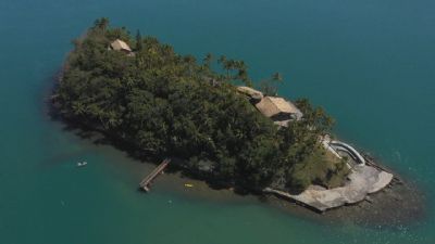 Ilha transformada ilegalmente em refgio de luxo de ex-senador  alvo de disputa judicial