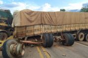 Coliso entre duas carretas leva caminhoneiro  morte e deixa trs feridos