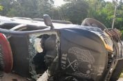 Vdeo | Viatura da Polcia Penal colide em poste durante perseguio e policial fica ferido