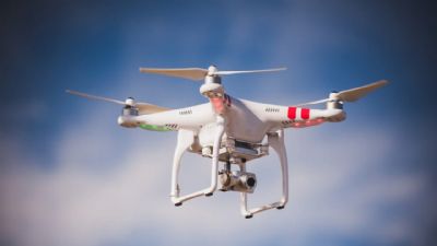 Policiais penais conseguem interceptar drone com drogas e bateria de celular