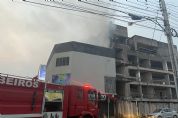 Incndio atinge prdio de empresa de fotografia em Sinop