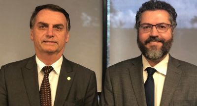 Em formatura de diplomatas, Arajo enaltece Bolsonaro e critica a imprensa