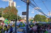 Vdeo e fotos | Marcha verde e amarela encerra campanha de Bolsonaro em Cuiab
